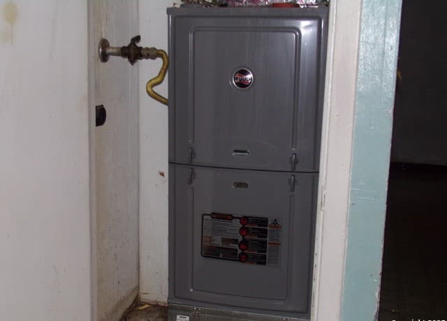 3-bedroom rental at 1212 Churing in San Antonio, TX — photo 2