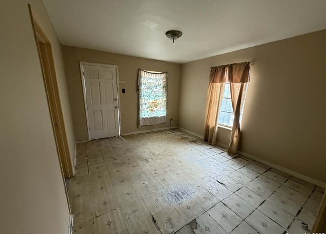 2-bedroom rental at 215 Monclova in San Antonio, TX — photo 3