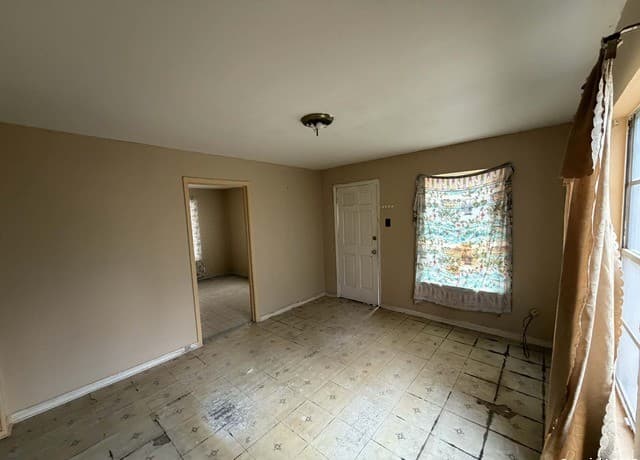 2-bedroom rental at 215 Monclova in San Antonio, TX — photo 4