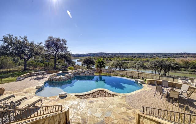 5-bedroom rental at 334 Arthur in Spring Branch, TX — photo 1