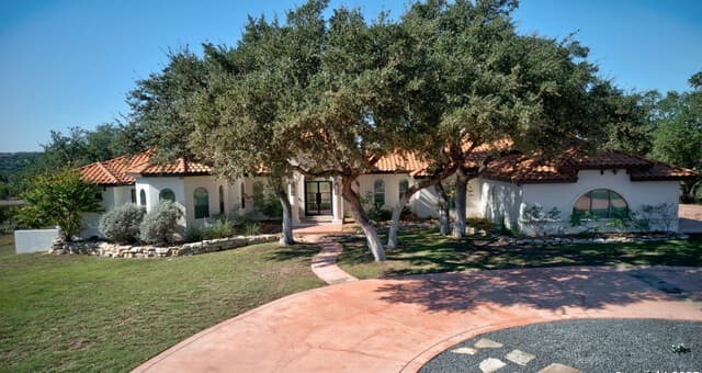 5-bedroom rental at 334 Arthur in Spring Branch, TX — photo 2