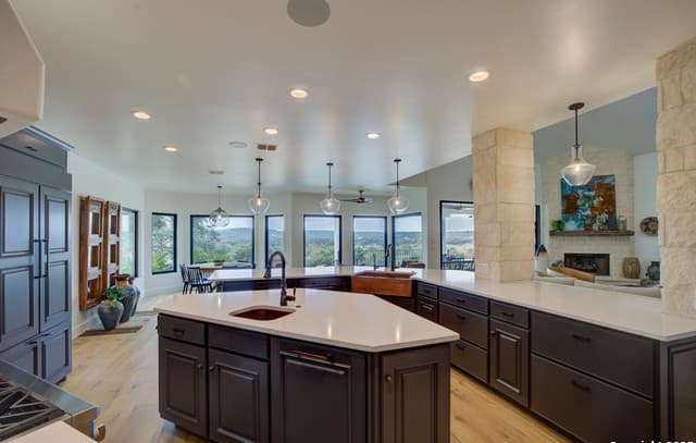 5-bedroom rental at 334 Arthur in Spring Branch, TX — photo 4