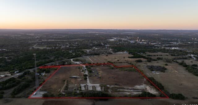 Home for sale at 21.4 +/- AC Fm 1077 in Bandera, TX — photo 3