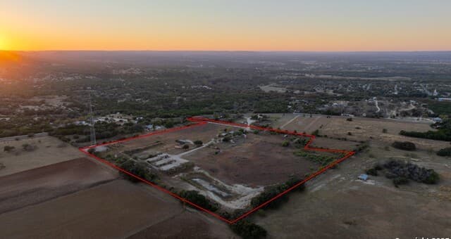 Home for sale at 21.4 +/- AC Fm 1077 in Bandera, TX — photo 4