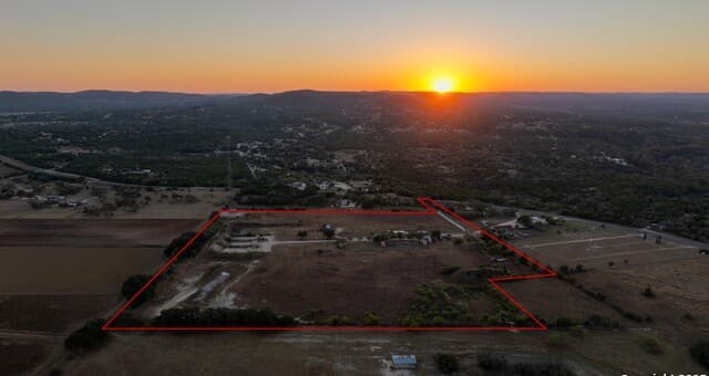 Home for sale at 21.4 +/- AC Fm 1077 in Bandera, TX — photo 5