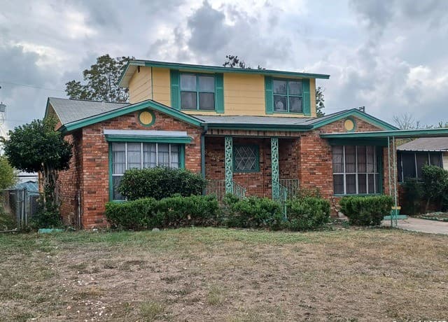 4-bedroom rental at 6542 W Commerce in San Antonio, TX — photo 1