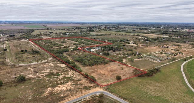 rental at 000 W County Road 681 in Lytle, TX — photo 3