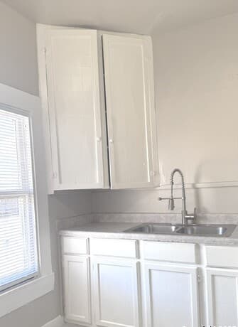2-bedroom rental at 1021 Ogden Unit 7 in San Antonio, TX — photo 1