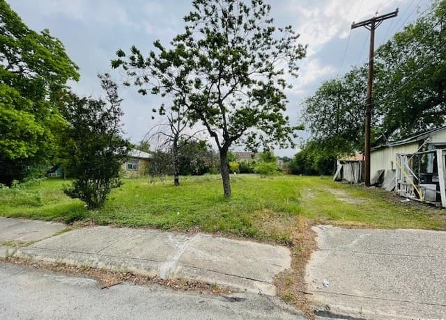 rental at 5310 Howard in San Antonio, TX — photo 2