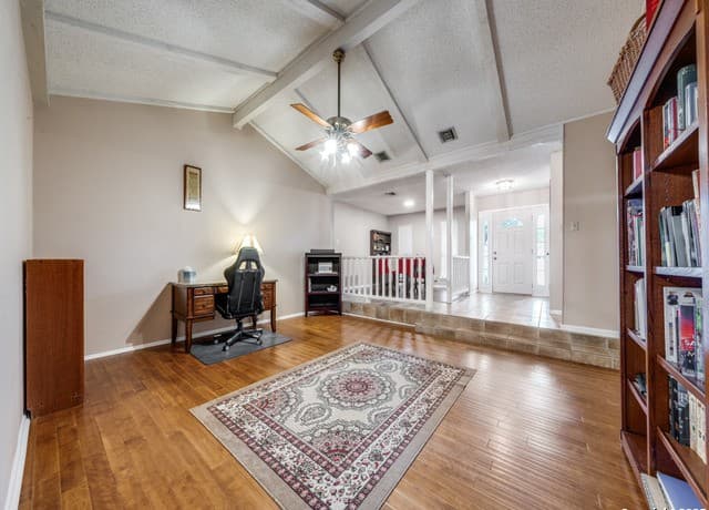 3-bedroom rental at 4818 Winthop in San Antonio, TX — photo 3