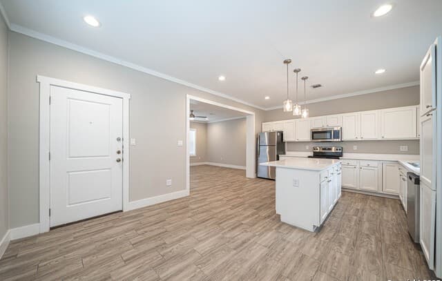 4-bedroom rental at 1420 Burleson in San Antonio, TX — photo 5