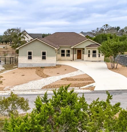 3-bedroom rental at 110 Moses Hughes in Blanco, TX — photo 4