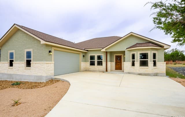 3-bedroom rental at 110 Moses Hughes in Blanco, TX — photo 5