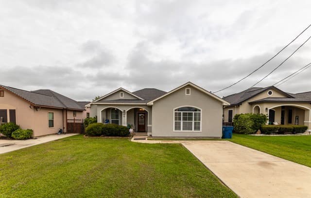 3-bedroom rental at 1892 Fm 476 in Poteet, TX — photo 1
