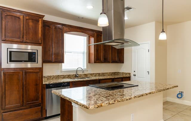 3-bedroom rental at 1892 Fm 476 in Poteet, TX — photo 2