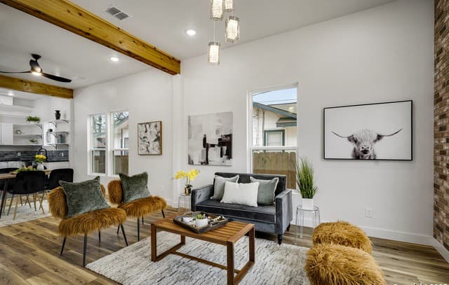 3-bedroom rental at 520 W Mistletoe in San Antonio, TX — photo 3