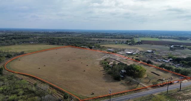 rental at 10620 Pearsall in Atascosa, TX — photo 1