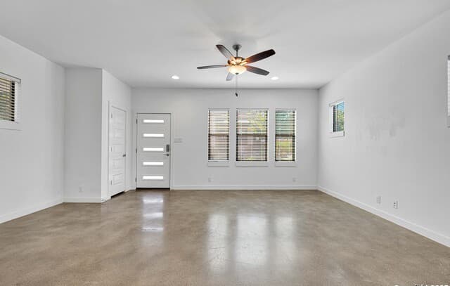 2-bedroom rental at 1162 N Olive St in San Antonio, TX — photo 5
