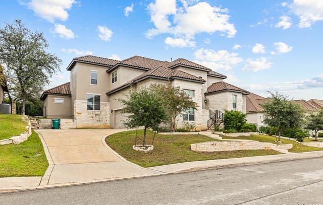 5-bedroom rental at 24139 Vecchio in San Antonio, TX — photo 4