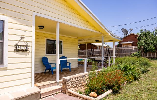 3-bedroom rental at 125 Broken Spur Drive in Bandera, TX — photo 5