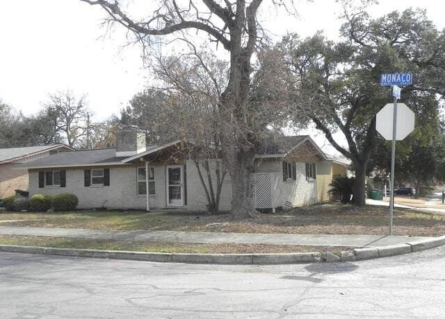 3-bedroom rental at 6018 Plumbago Pl in San Antonio, TX — photo 2