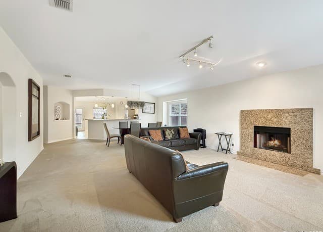 3-bedroom rental at 1123 Willow Knl in San Antonio, TX — photo 2