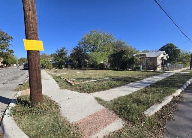 rental at 2021 El Paso in San Antonio, TX — photo 2