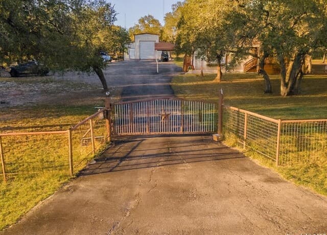 3-bedroom rental at 1218 Eagle Creek in Floresville, TX — photo 1