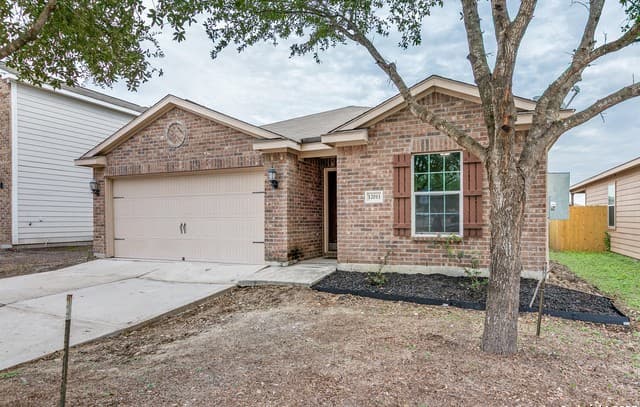 3-bedroom rental at 12011 Luckey Vw in San Antonio, TX — photo 2