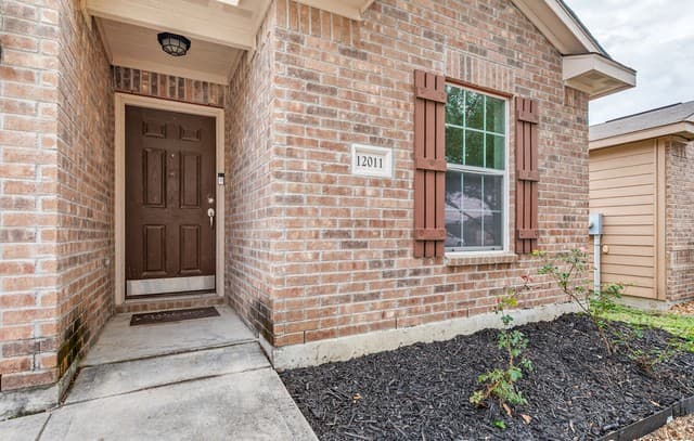3-bedroom rental at 12011 Luckey Vw in San Antonio, TX — photo 3