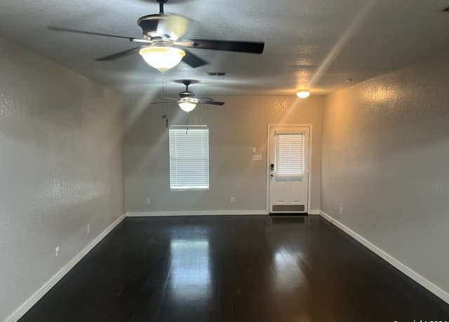 4-bedroom rental at 25711 Lost Creek in Boerne, TX — photo 3