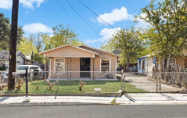 2-bedroom rental at 508 E Edmonds Ave in San Antonio, TX — photo 1