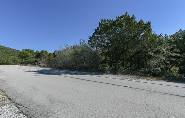 rental at 286 Private Road 1733 in Mico, TX — photo 2