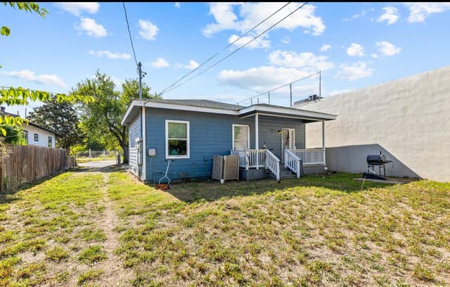4-bedroom rental at 2537 W Southcross in San Antonio, TX — photo 3