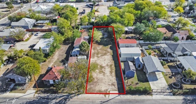 rental at 818 S Mesquite St in San Antonio, TX — photo 3