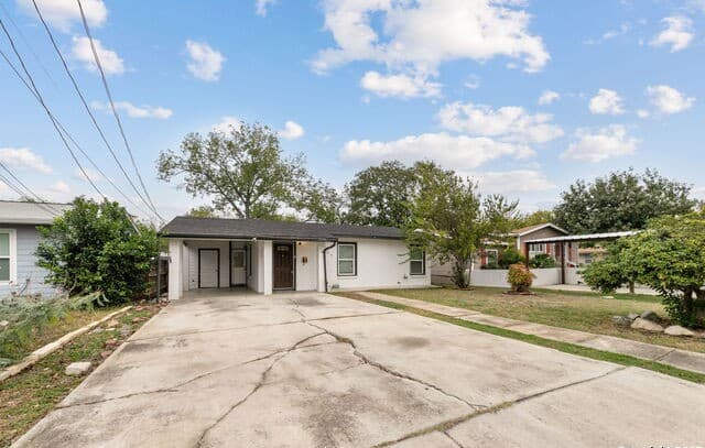 5-bedroom rental at 101 Upson in San Antonio, TX — photo 3