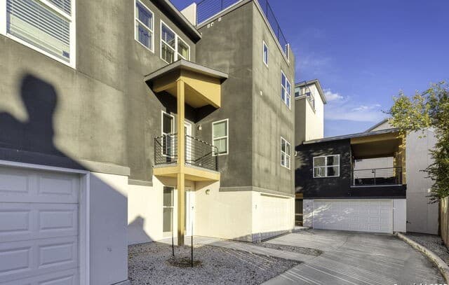 3-bedroom rental at 100 Lewis St. BLDG #7 in San Antonio, TX — photo 1