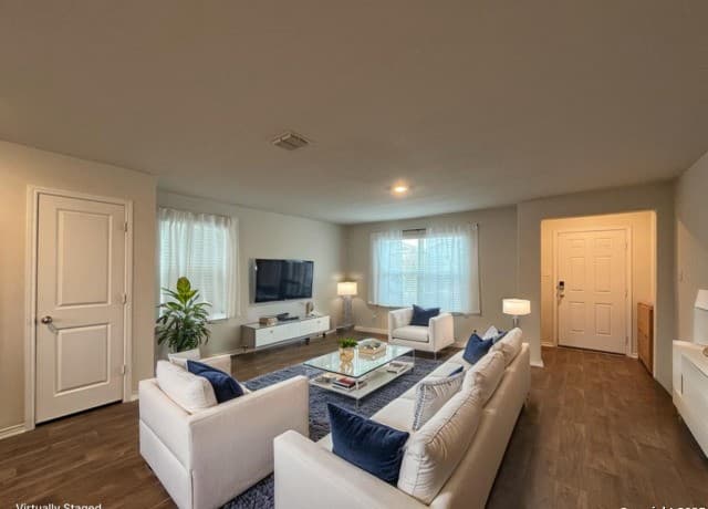 3-bedroom rental at 13759 Red Rock Run in San Antonio, TX — photo 3
