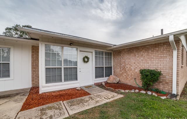3-bedroom rental at 2802 Darwin in San Antonio, TX — photo 2