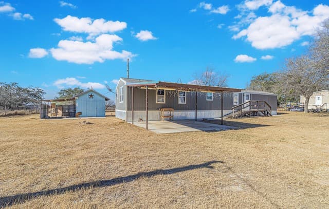 3-bedroom rental at 8547 Catnip Pass in Elmendorf, TX — photo 2