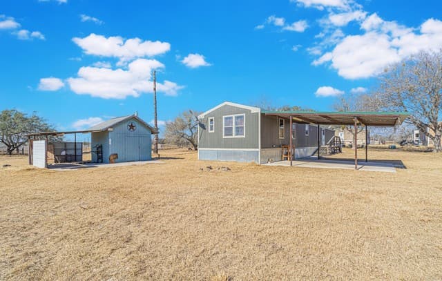3-bedroom rental at 8547 Catnip Pass in Elmendorf, TX — photo 3