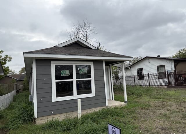 3-bedroom rental at 216 Milvid in San Antonio, TX — photo 1