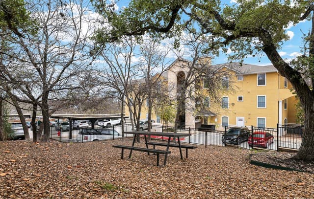 3-bedroom rental at 7323 Snowden Rd Unit 3108 in San Antonio, TX — photo 2