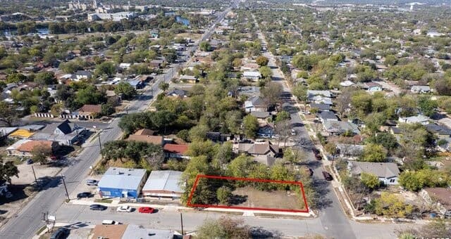 rental at 3302 W Houston in San Antonio, TX — photo 3
