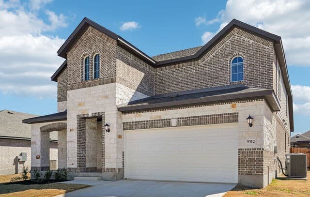 5-bedroom rental at 10129 Strasbourg Way in Schertz, TX — photo 2