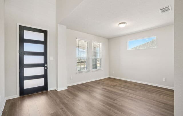 5-bedroom rental at 10129 Strasbourg Way in Schertz, TX — photo 4