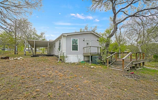 3-bedroom rental at 844 County Road 4511 in Hondo, TX — photo 5