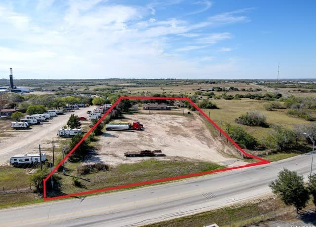 rental at 298 Sh-239 in Kenedy, TX — photo 1