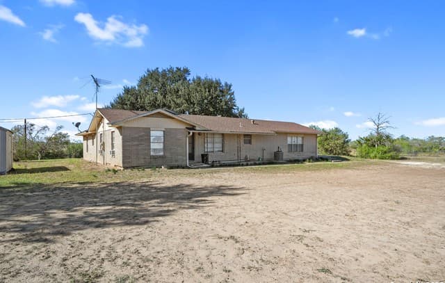 rental at 298 Sh-239 in Kenedy, TX — photo 4