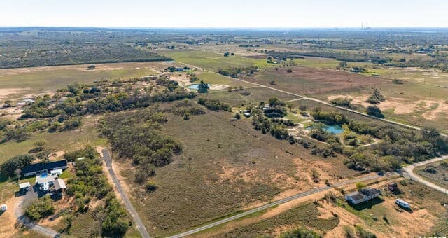 rental at 13710 US Highway 87 in Adkins, TX — photo 5